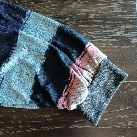 Striped Bishop Cuff Pullover Tunic - Picture 5 of 5